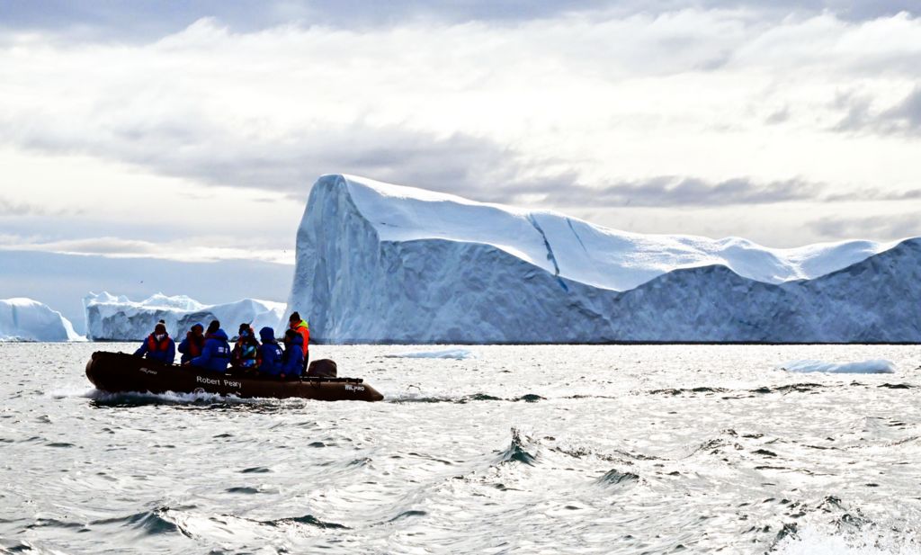 Unterwegs mit dem Zodiac im Ilulissat-Eisfjord
