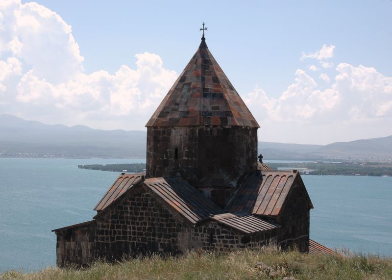 Das Sevankloster am gleichnamigen See