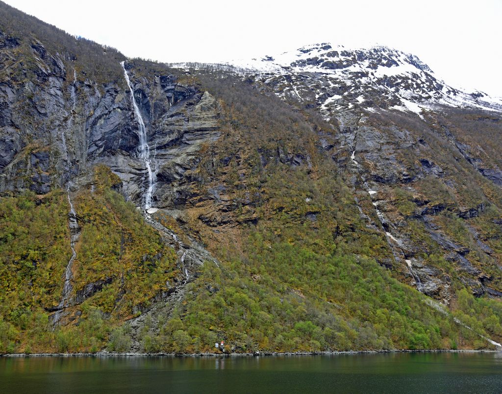 Die Fast sieben Schwestern Wasserfälle im Geirangerfjord