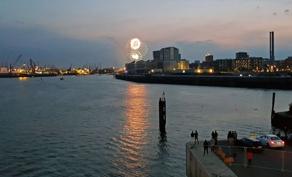 Das Feuerwerk zum Hamburger Hafengeburtstag-Fest