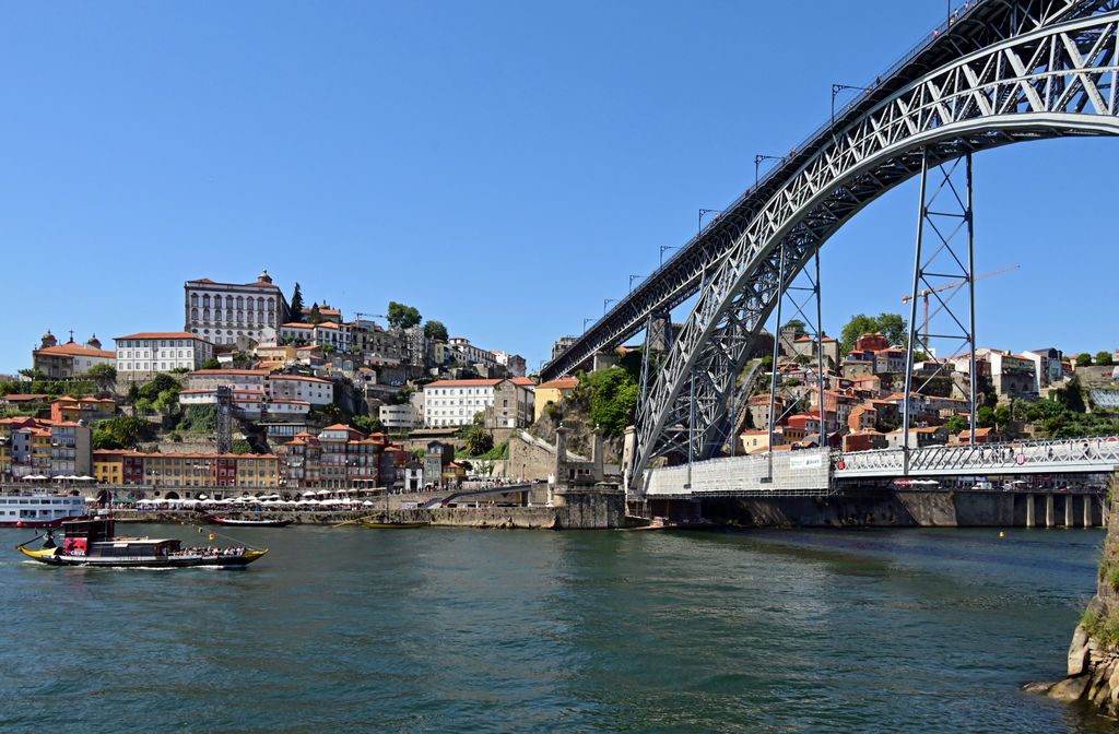Die Ponte Luís I Brücke in Porto
