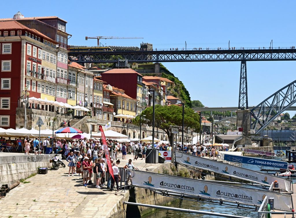 In der Umgebung der Ponte Luís I Brücke in Porto