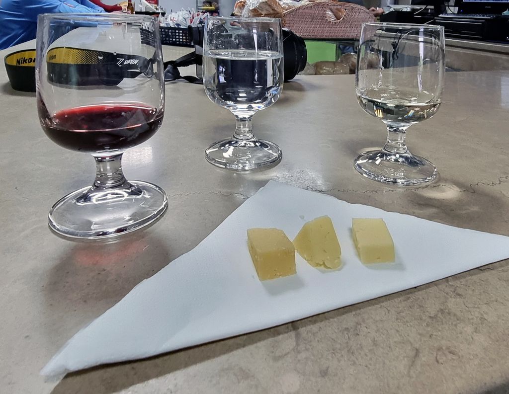 Wein und Käse auf São Jorge