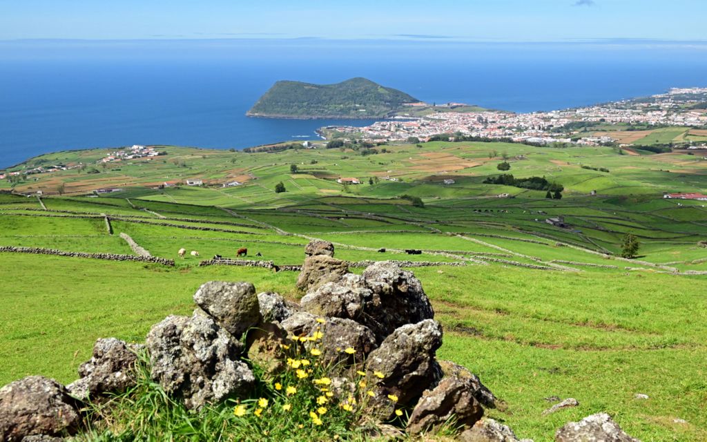 Blick auf Angra do Heroísmo auf Terceira