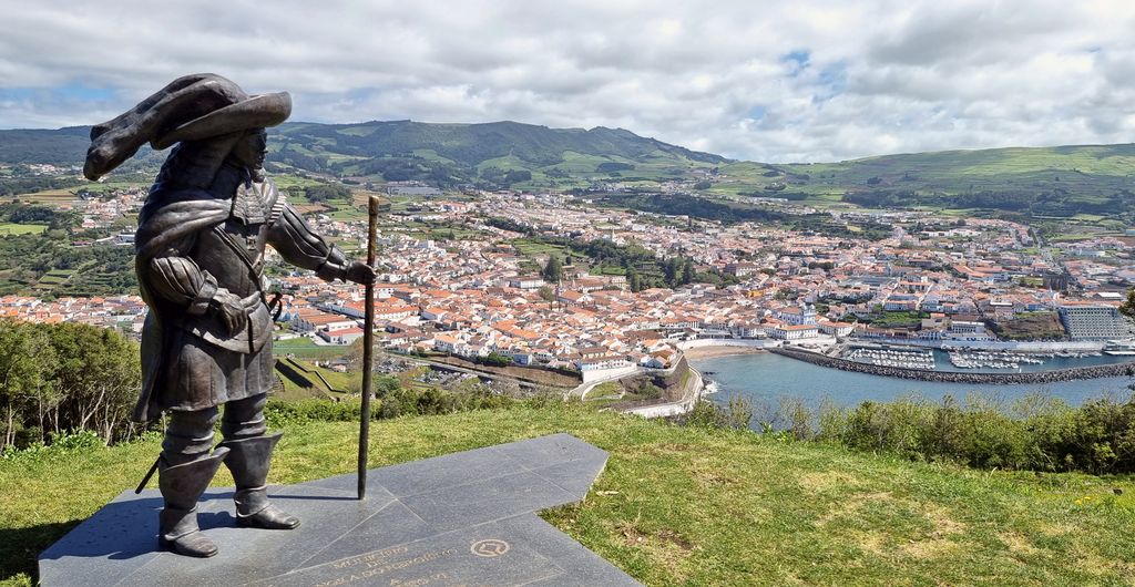 Blick auf Angra do Heroísmo auf Terceira
