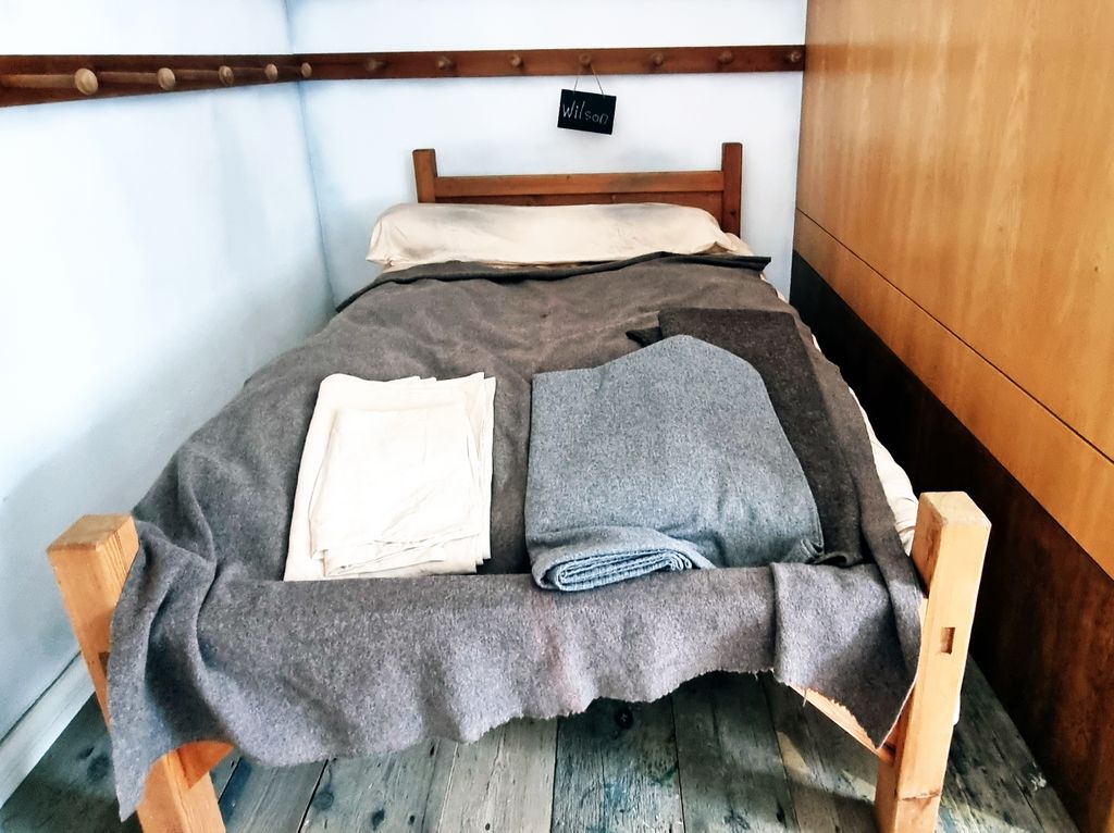 Ein Bett im „Castle Cornet“ auf Guernsey