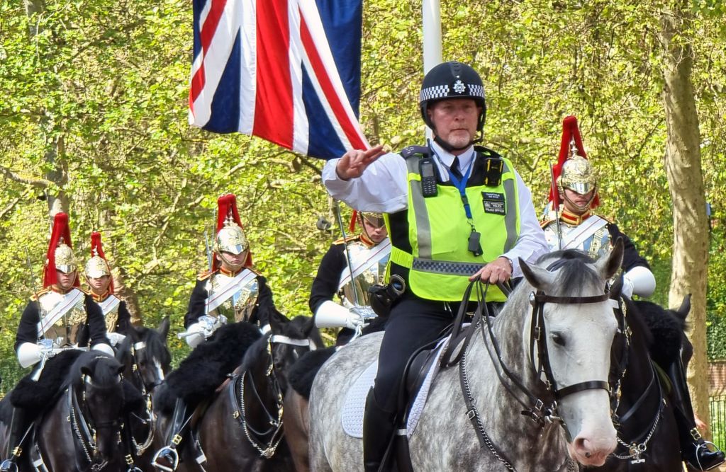 Zinni-Transfer zu Pferd zum Buckingham-Palast in London