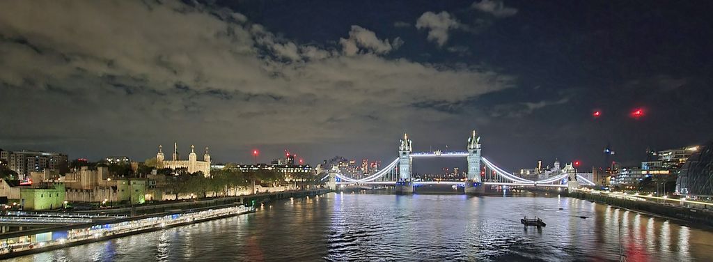The Die Tower Bridge bei Nacht in London