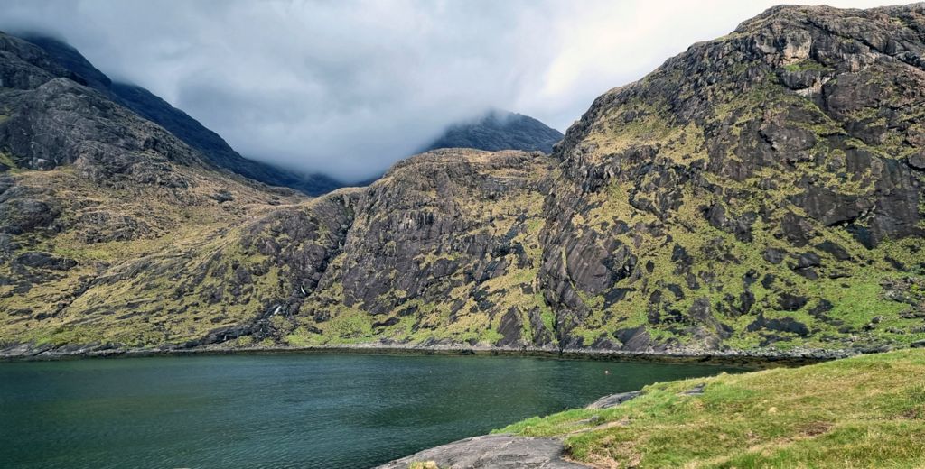 Die See-Landschaft von Loch Scavaig auf der Isle of Skye
