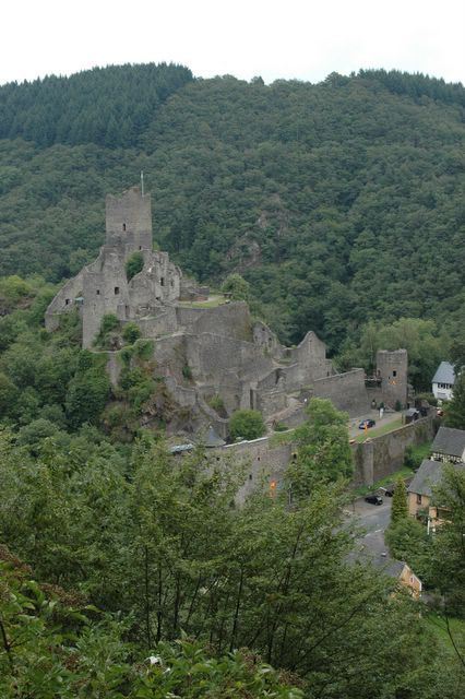 Eine Burg in der Eifel