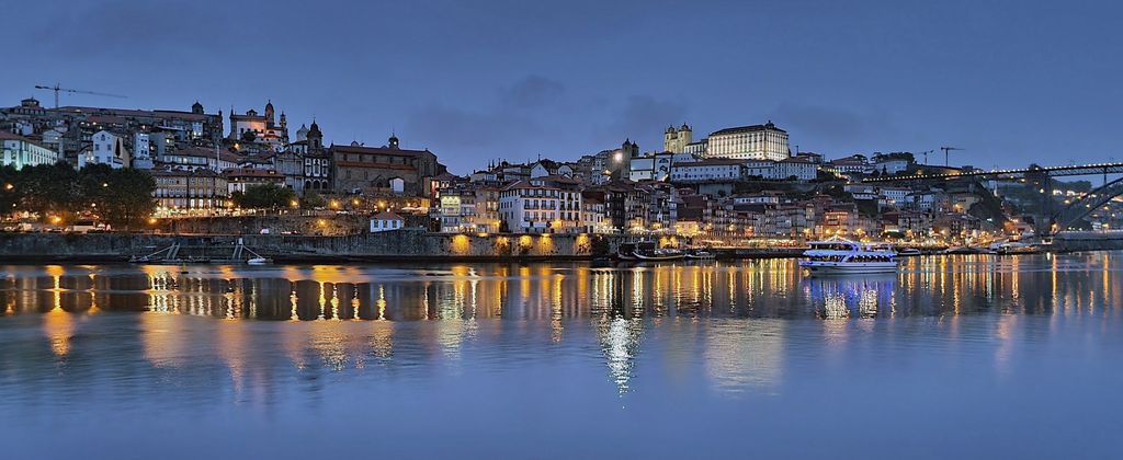 Porto am Abend in blau