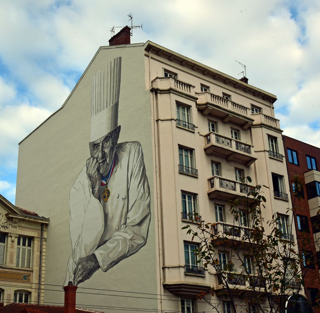Wandmalerei mit Paul Bocuse vor den Hallen von Lyon