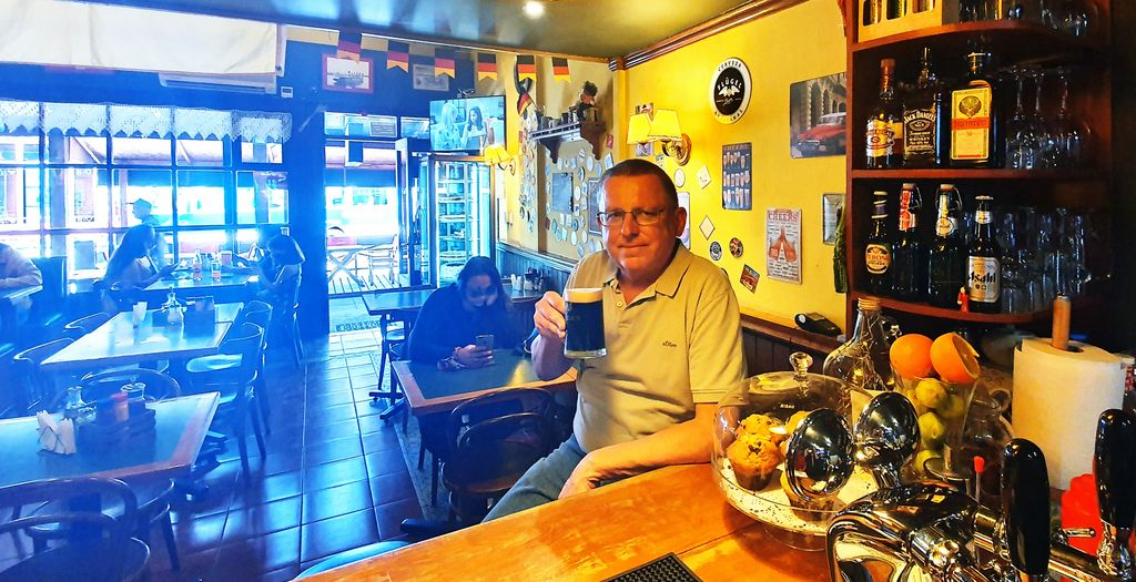 Zinni im Café Hausmann, Puerto Varas