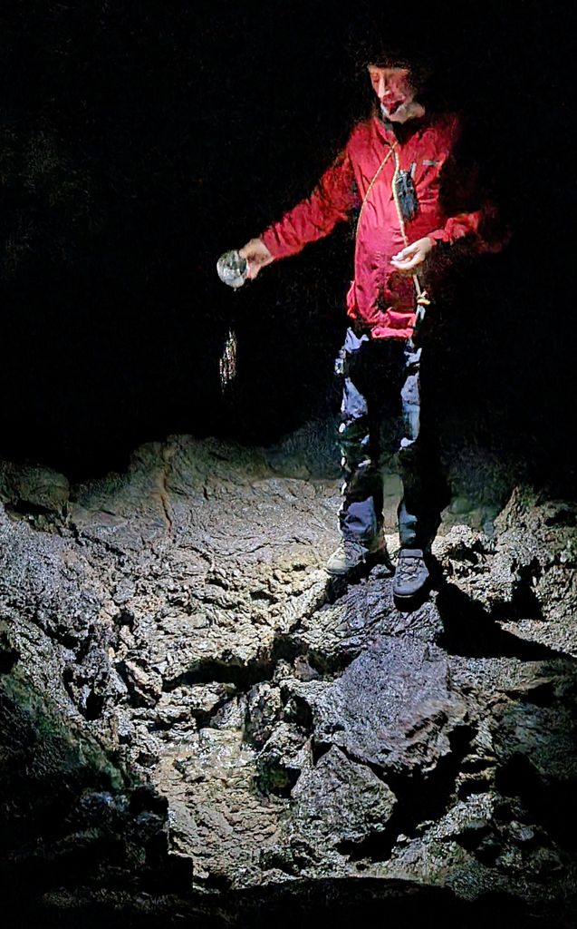 Grundwasser in der Vatnshellir Höhle