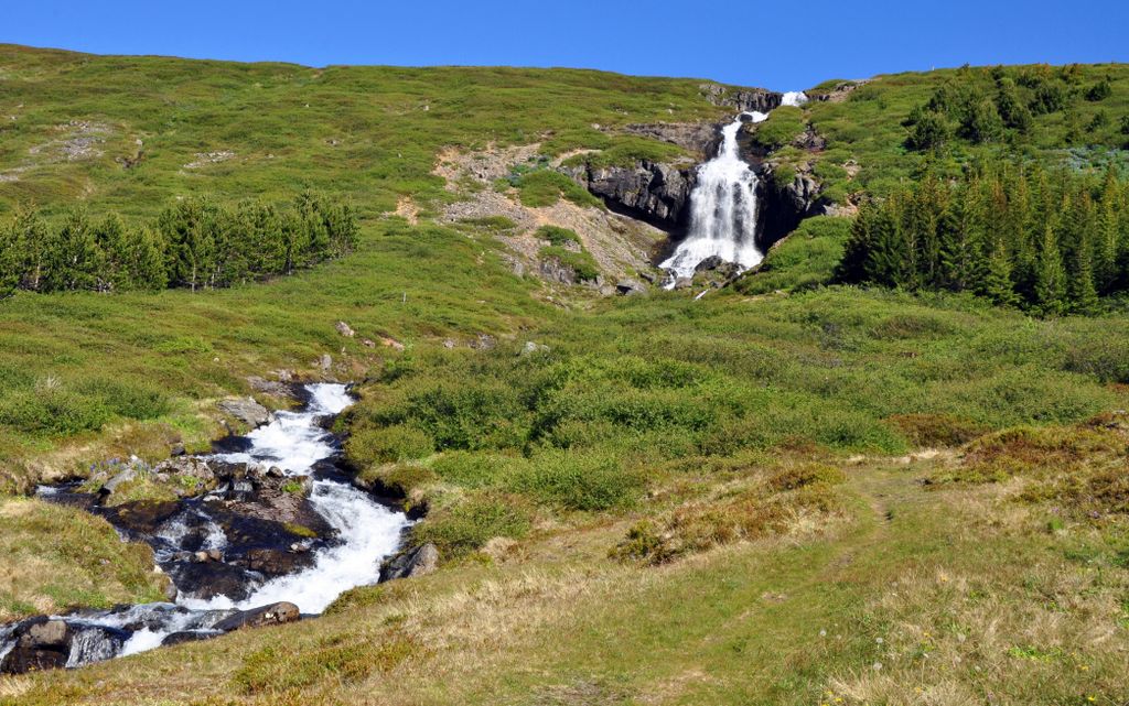 Ein Wasserfall in Ísafjörður in 2012