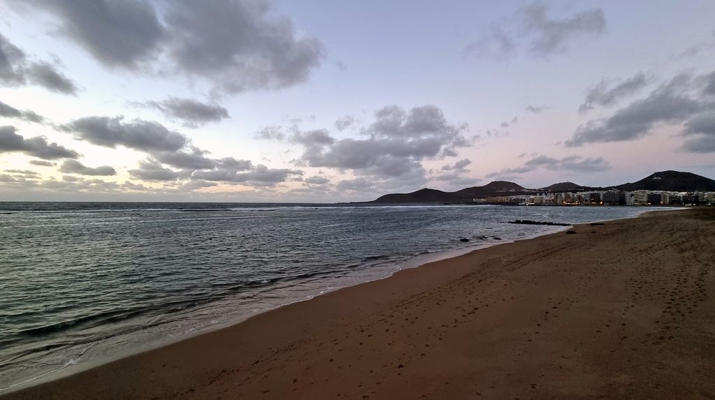 Der Stadtstrand Playa de las Canteras in Las Palmas