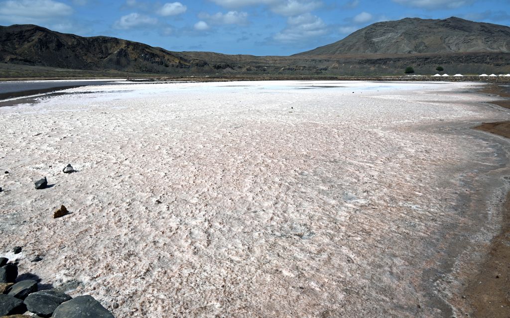 Der Boden der Salinas Pedra de Lume auf Sal, Kapverden