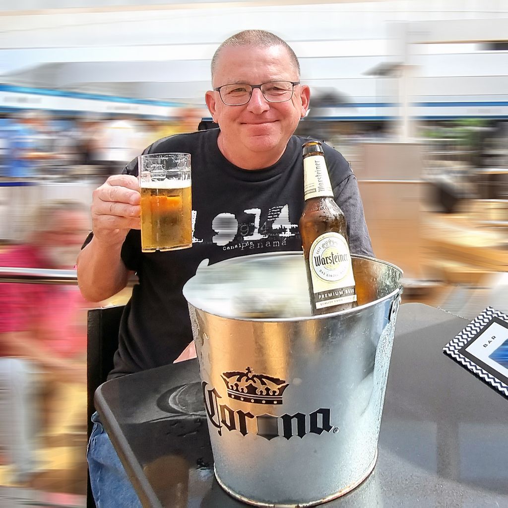 Zinni und Corona-Paar-Bier-Eimer auf der VASCO DA GAMA