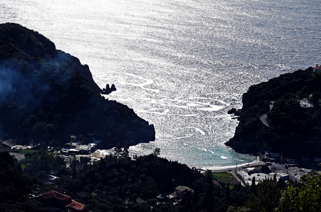 Blick auf den Agios Petros Strand auf Korfu
