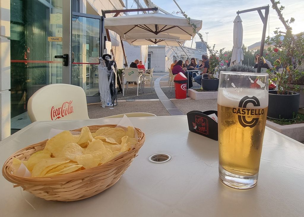 „Beer and Chips“ im Park Green Café im San Giuliano Park