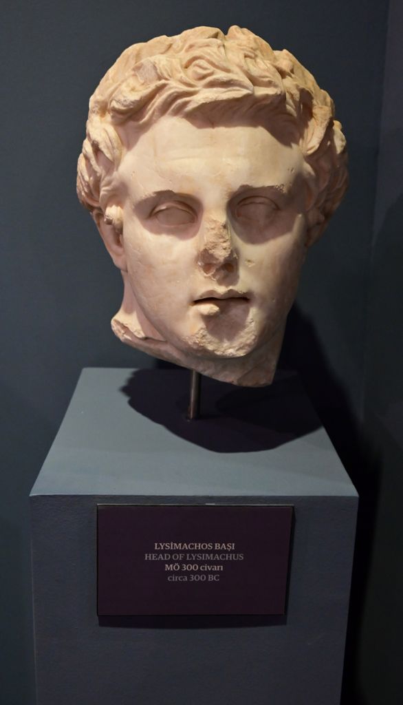 Eine Büste ohne Nase im Archäologischen Museum in Ephesus