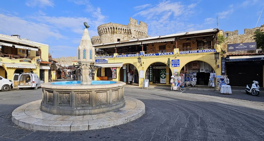Der Eulenbrunnen in Rhodos (Stadt) auf Rhodos