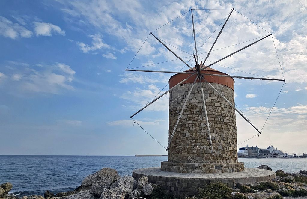 Eine Windmühle in Rhodos (Stadt) auf Rhodos