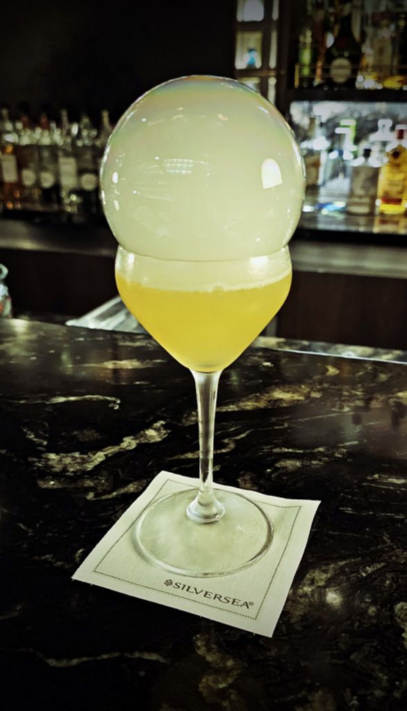 Der House-Cocktail der S. A. L. T Bar der Silver Moon