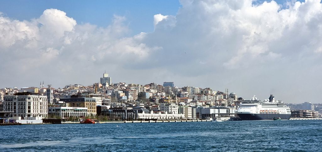 Blick auf das Kreuzfahrt-Terminal von Istanbul