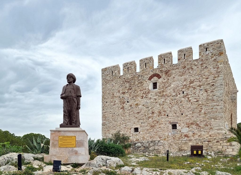 Die Burg auf der Taubeninsel in Kuşadasi