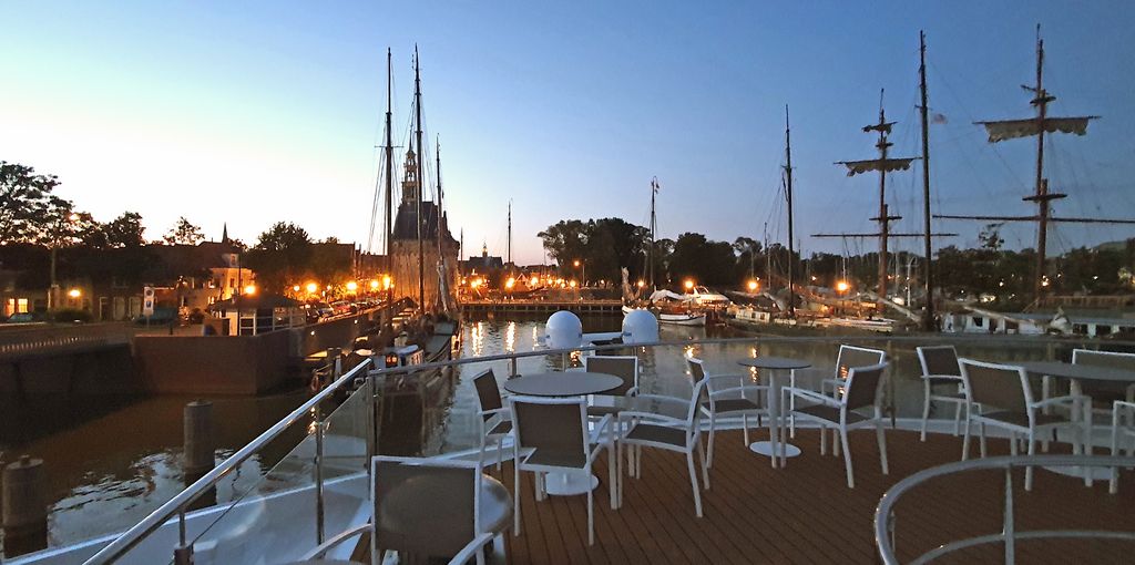 Abenddämmerung im Hafen von Hoorn