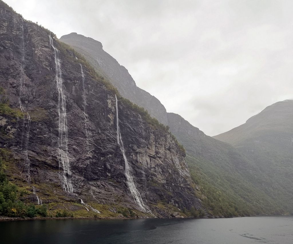 „Die Sieben Schwestern“ Wasserfälle im Geirangerfjord