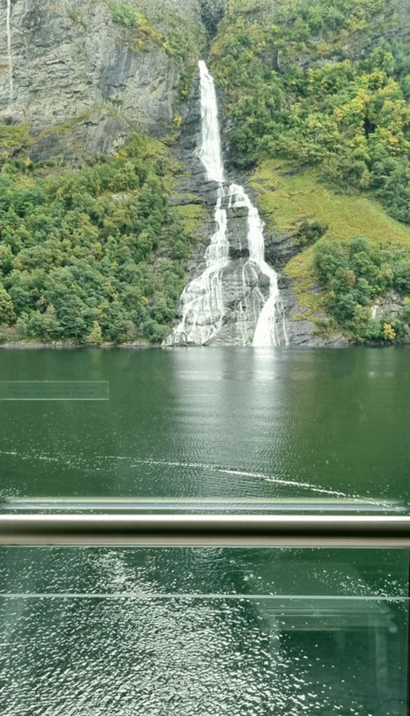 Der Wasserfall Freier im Geirangerfjord