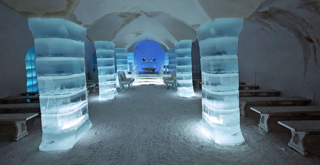 Die Eiskapelle im Eishotel Sorrisniva nahe Alta