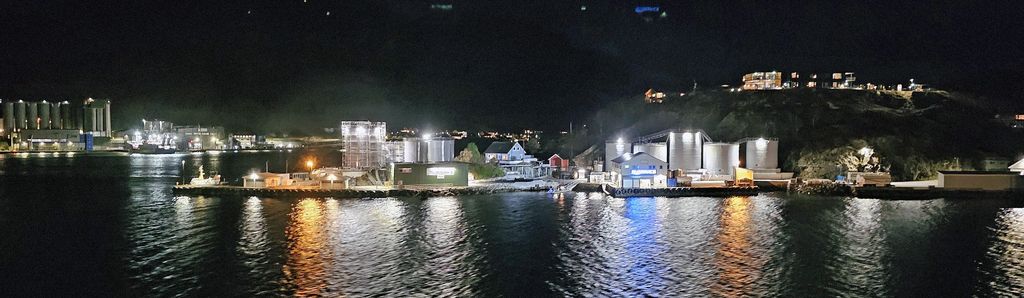 Blick auf die Stadt Måløy in Norwegen