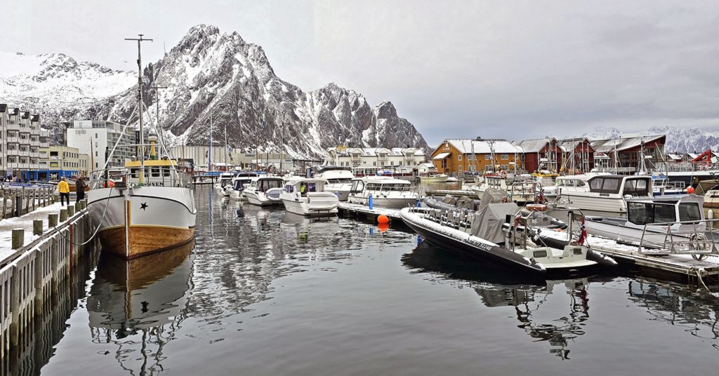 Der Hafen von Svolvær auf den Lofoten