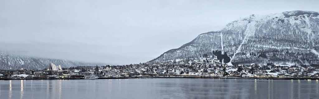 Ausblick vom Radisson Blu Hotel in Tromsö auf die Eismeerkathedrale ohne Sicht-Blockade