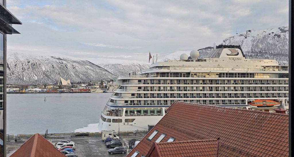 Ausblick vom Radisson Blu Hotel in Tromsö auf die Eismeerkathedrale