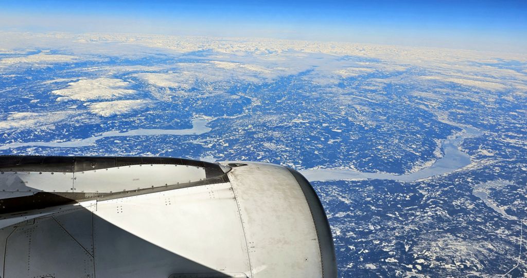 Der erste Blick auf Island auf dem Flug von Frankfurt am Main nach Kefjavik