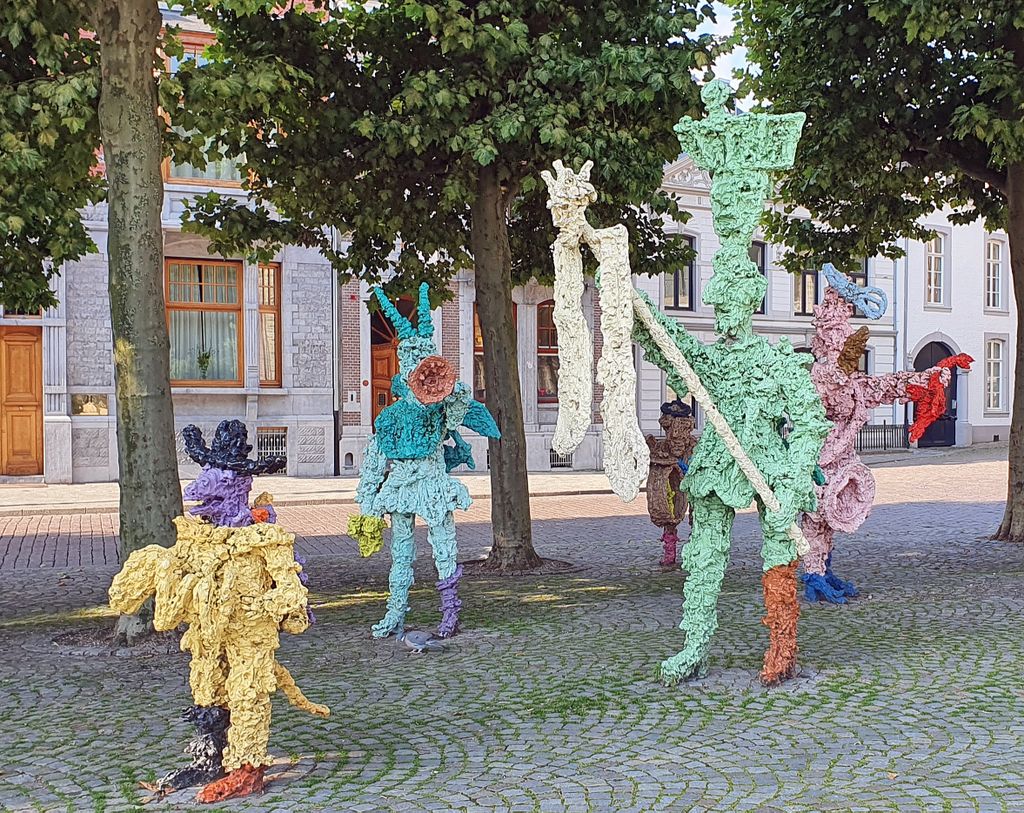 Bunte Skulpturen in Maastricht