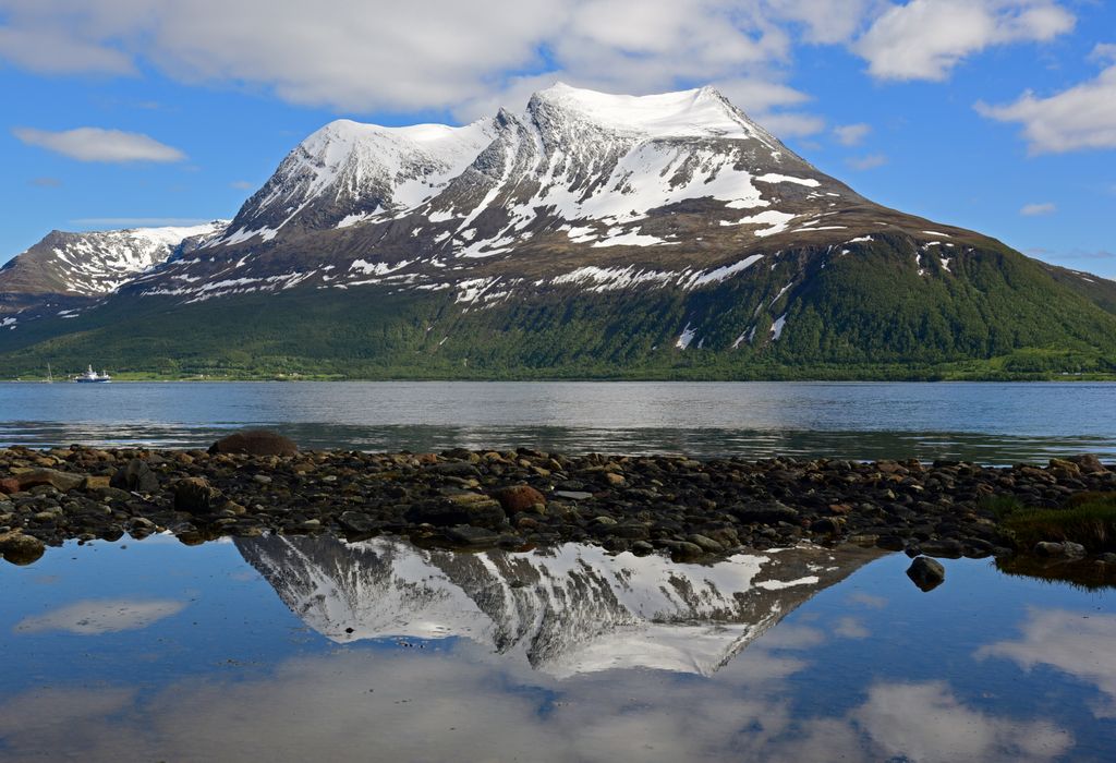 norwegen_fjord_spiegelung.jpg