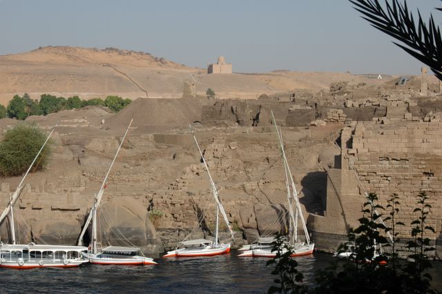 Der Nil in Assuan und das Mausoleum des Aga Khan