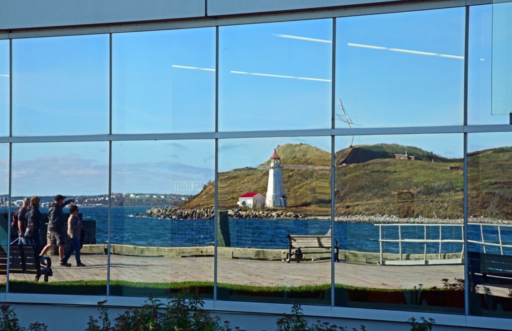 Blick auf die gespiegelte McNabs Insel bei Halifax