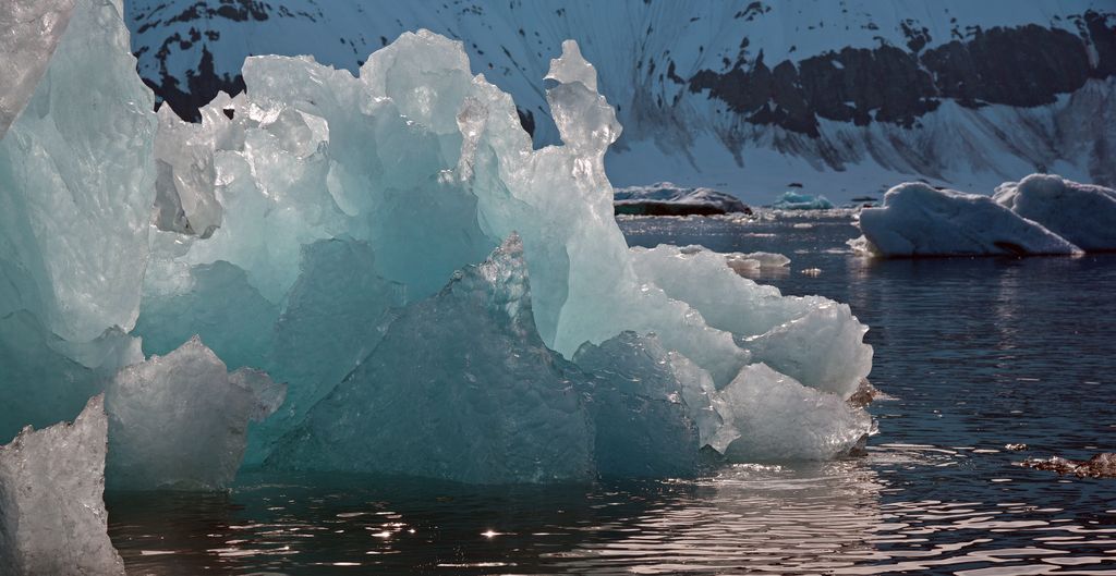 Ein Eisberg in Burgerbukta, Spitzbergen