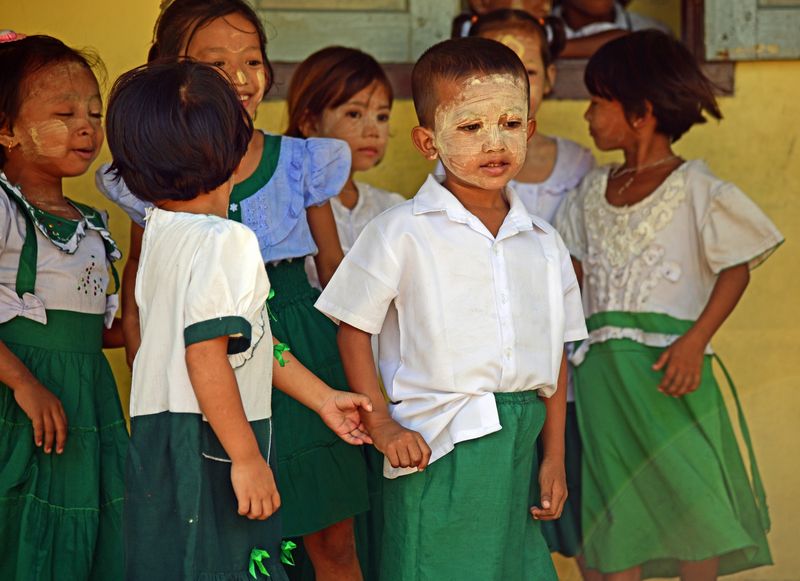 Schulkinder in Ma Kyone Galet auf der Insel Bo Cho