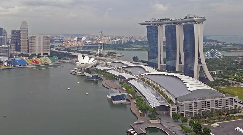 Blick vom LeVel 33 auf Singapur (Handybild)