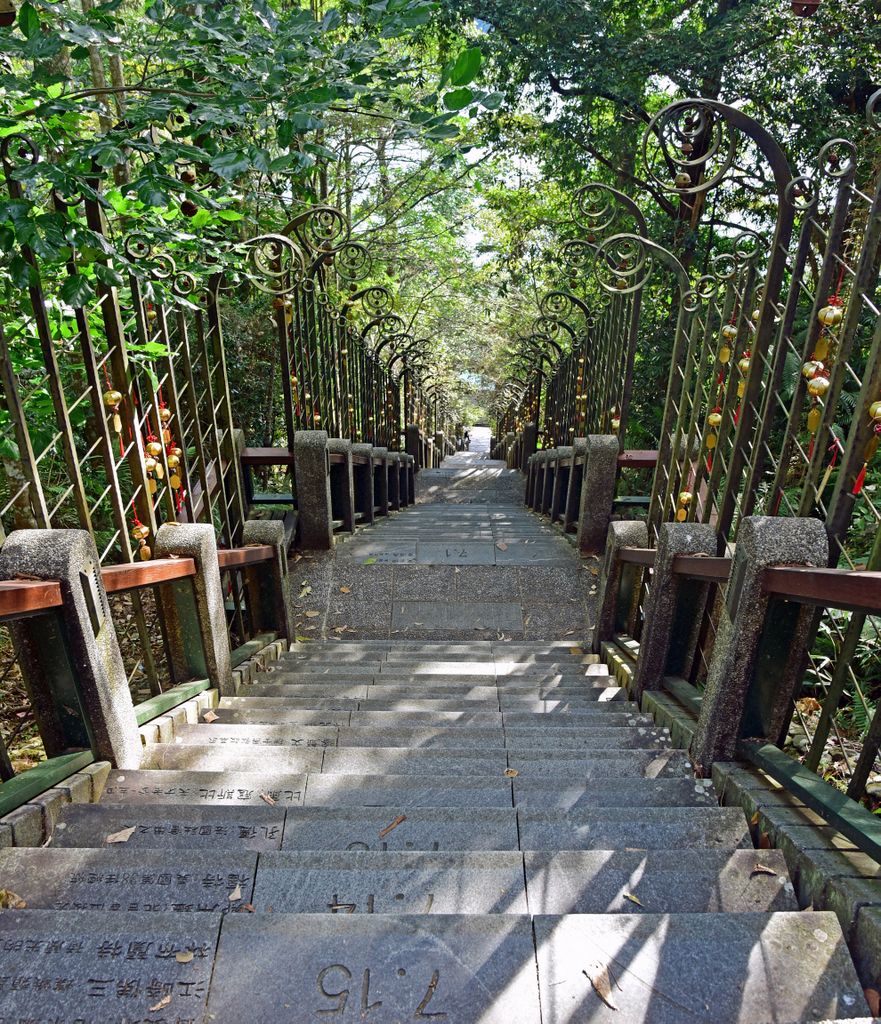 Die 'Stufen der Jahre', Mitte Juli, Wenwu Tempel, Sonne-Mond-See in Taiwan