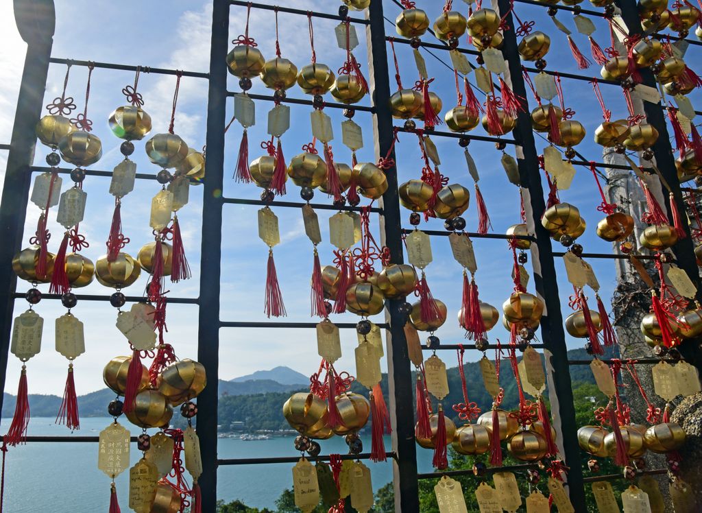 Die 'Stufen der Jahre', Mitte Dezember, Wenwu Tempel, Sonne-Mond-See in Taiwan