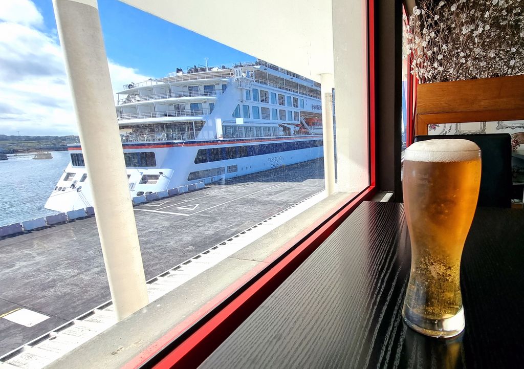 Bier im Hafen von Terceira