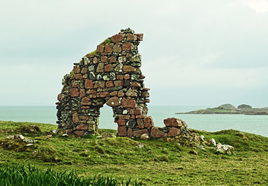 Die Granit-Ruine vom alten Bischofs-Haus auf Iona